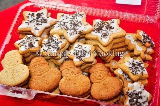 Gingerbread Pan Cookie - THREECOOKINGSISTERS