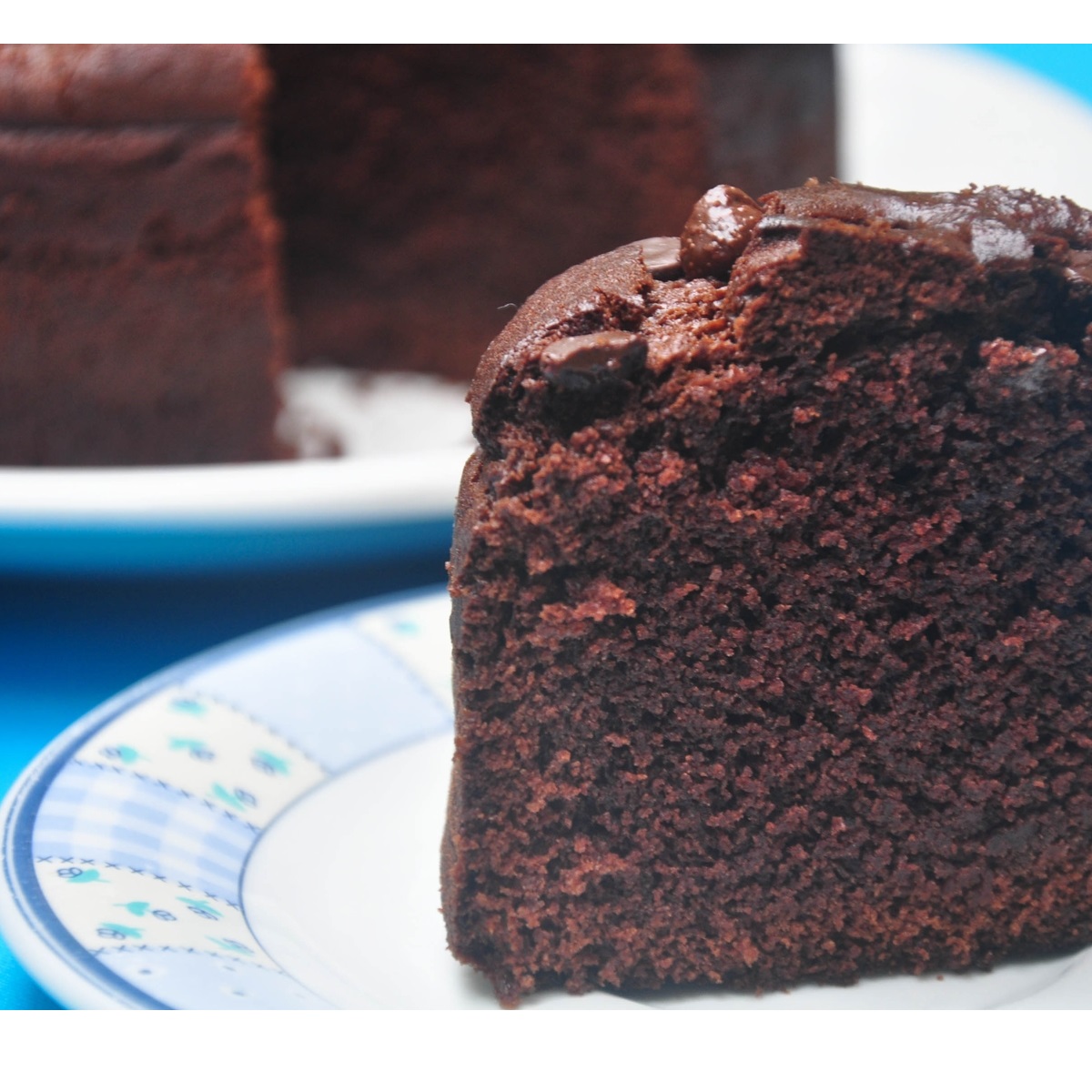 Buy 1 kg EGGLESS Chocolate Truffle Cake Cakes Online - Classicflora.com